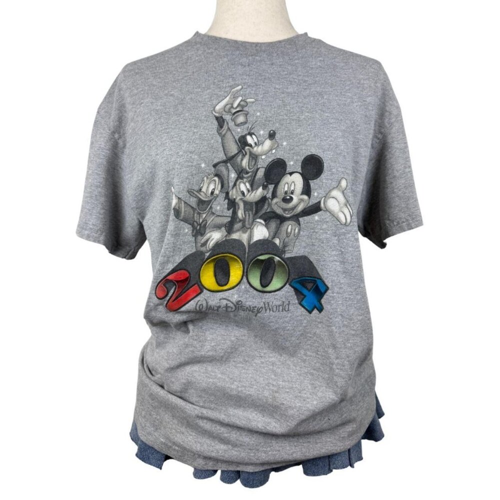 Disney World 2004 Mickey Goofy Donald Pluto Gray Graphic Tee Shirt Adult
